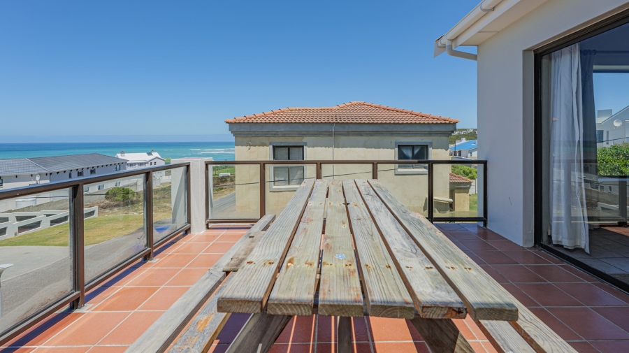 4 Bedroom Property for Sale in Struisbaai Western Cape
